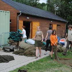 Uitladen Materiaal  17 - Scouts en Gidsen Zaventem 